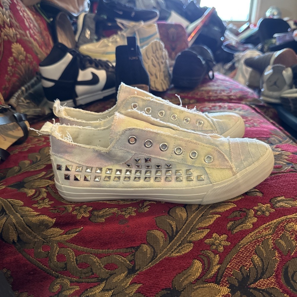 Yoki Canvas Slip On Tennis Sneakers Pastel Tie-Dye W/ Studded Sides Sz 7 Bentley
